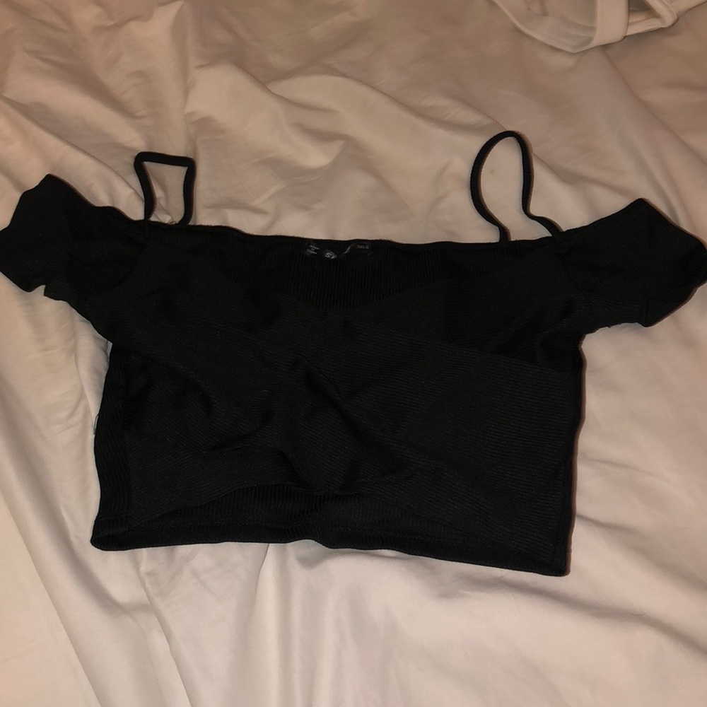 Brand new, only worn for picture BLACK CROP TOP